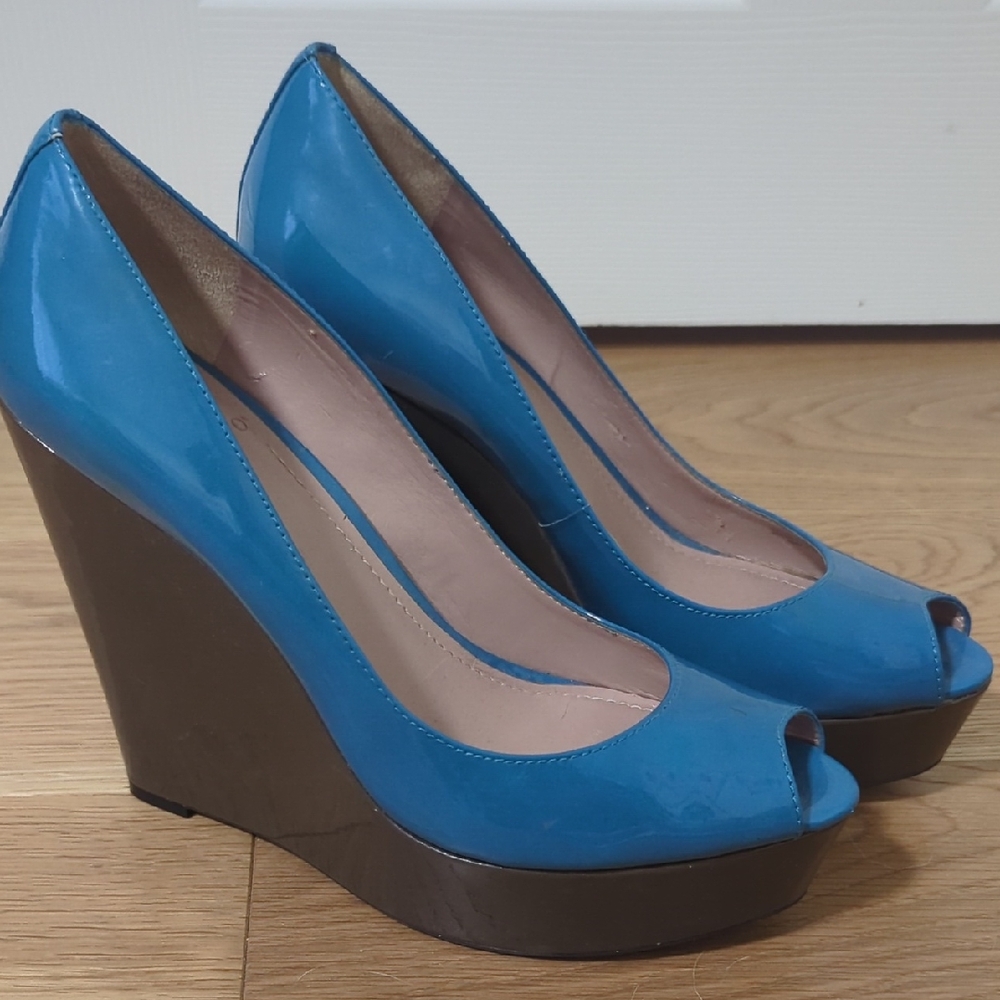 Vince Camuto Blue and Brown Peep-Toe Wedges
